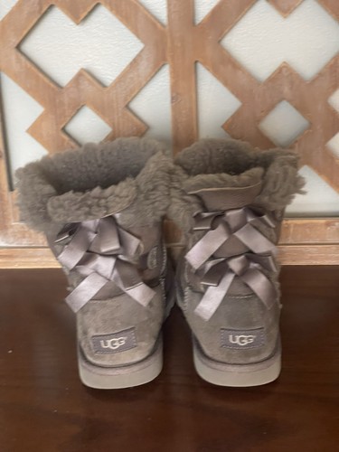 Ugg bailey bow kids - ii,